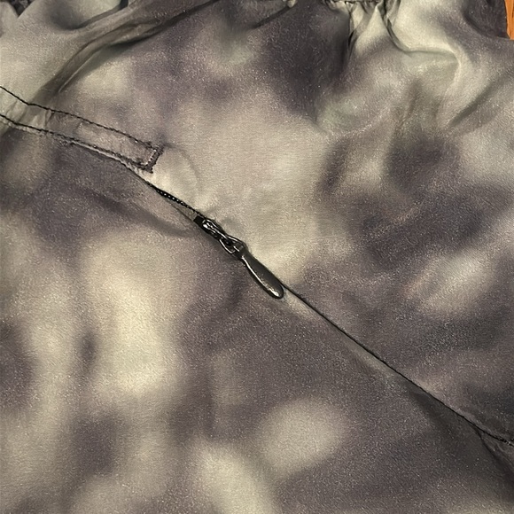 Avia and Athletic Works works workout set. Size small 4-6. Camo print. - Picture 6 of 9